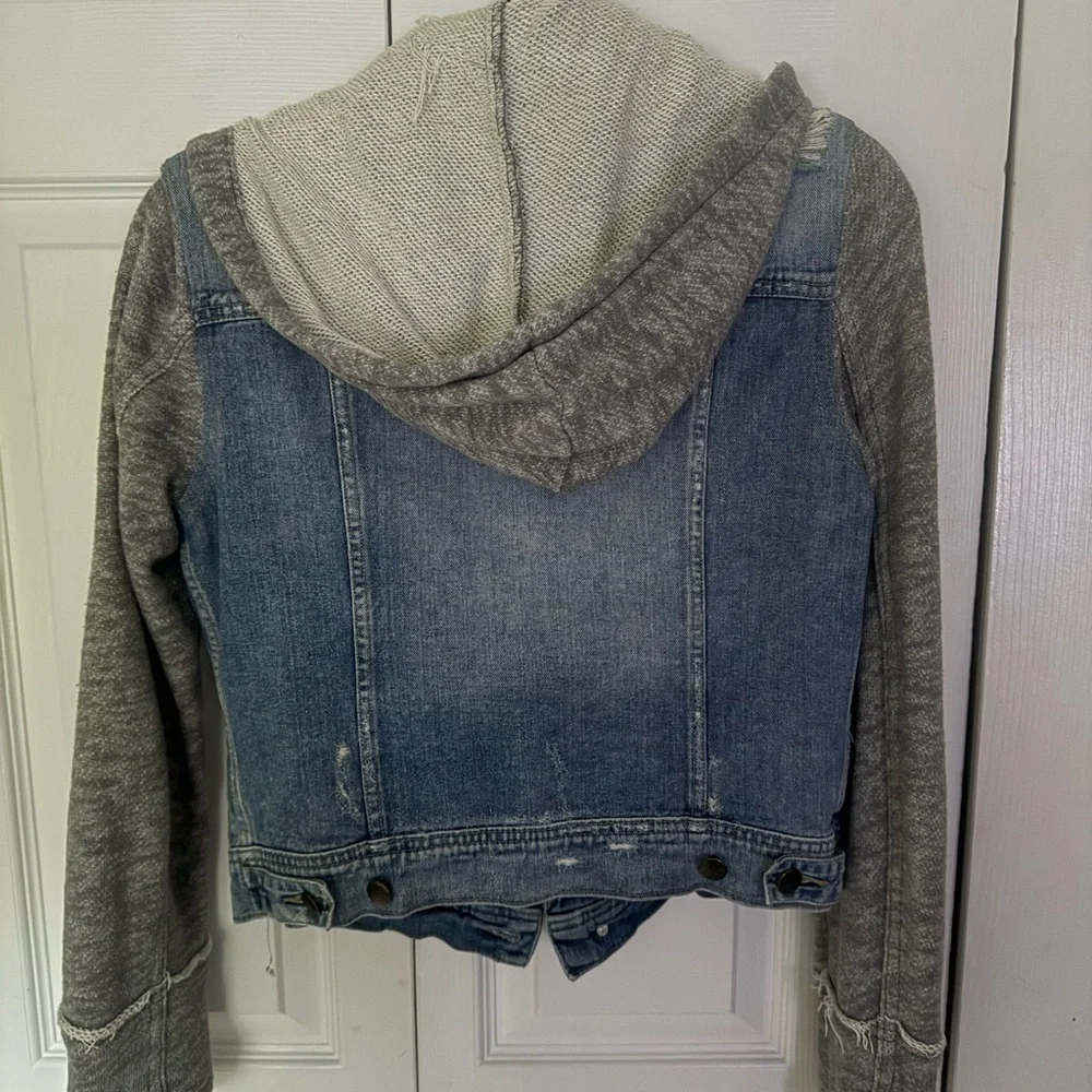 FREE PEOPLE Denim Jacket with Gray Knit Hooded Sleeves S - Picture 3 of 10